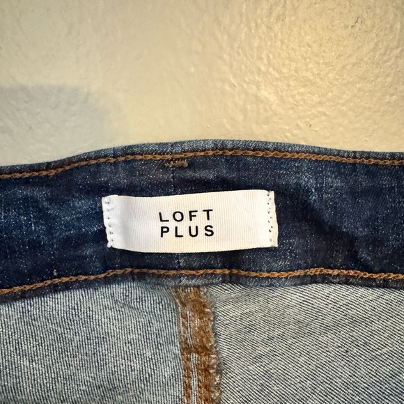 LOFT Women's Dark Blue Straight Jeans - Picture 3 of 9